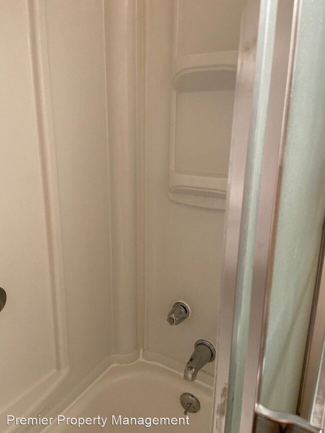 Building Photo - 3 br, 1.5 bath House - 2617 Camelot Court