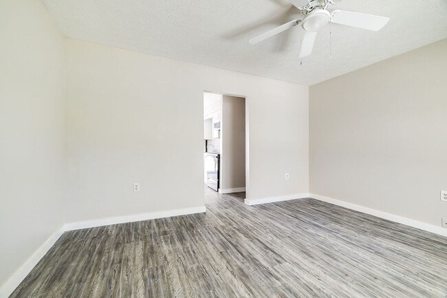 Building Photo - Cozy 2BR Duplex with Fenced Yard in Convenient Rincon Location