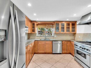 Building Photo - 2507 Okeechobee Ln