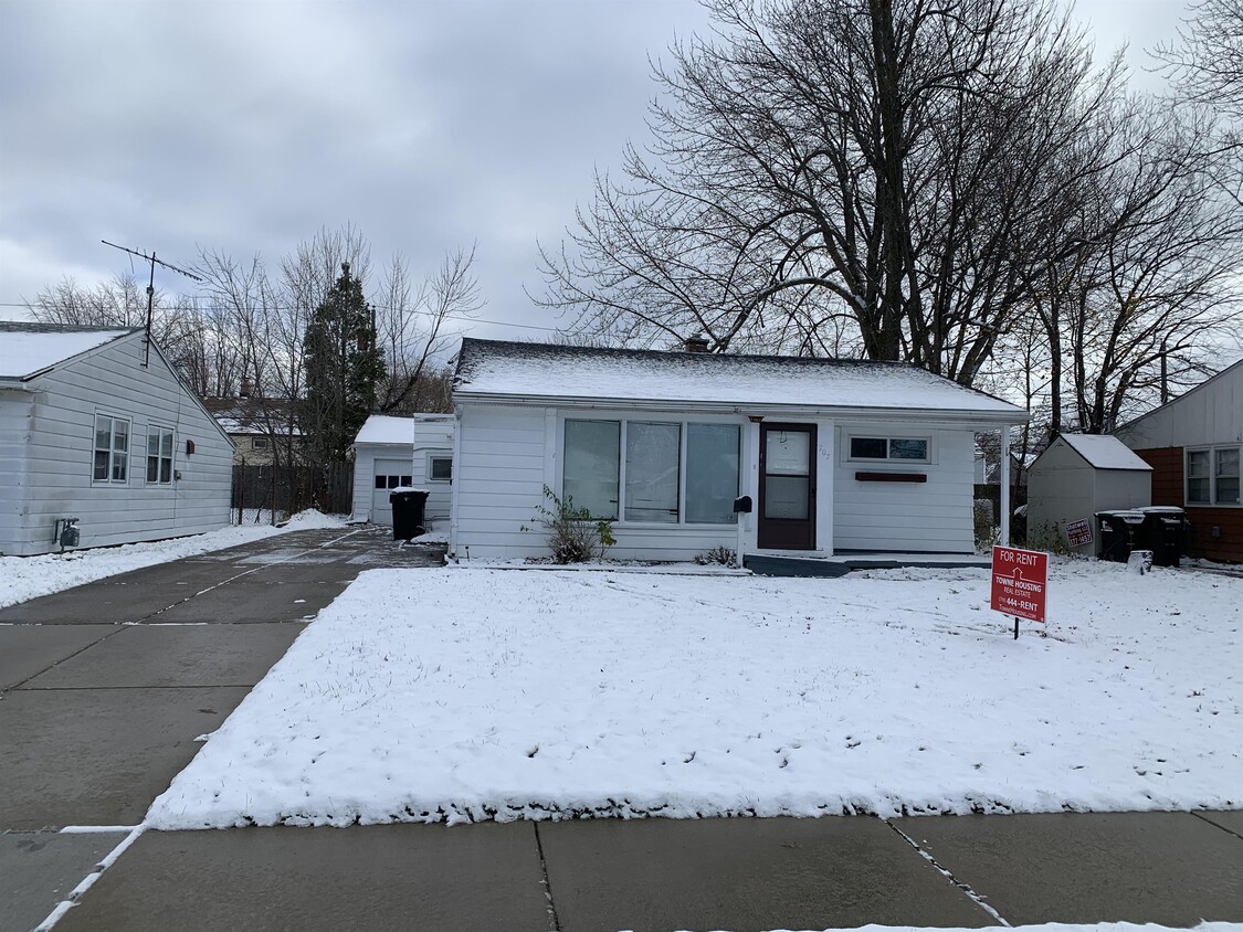 Primary Photo - 707 Montrose Ave