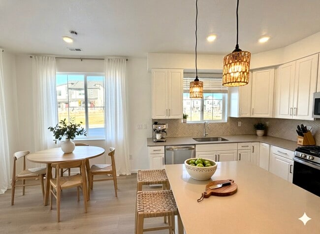 Foto del edificio - 6761 E 148th Dr