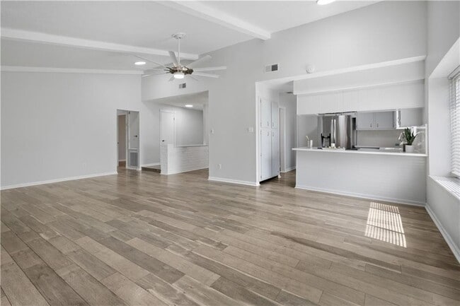 Foto del edificio - 303 Runnymeade Cir