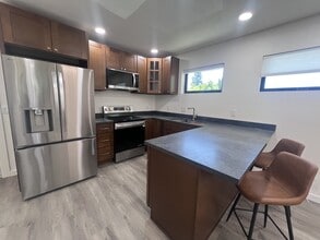 Building Photo - 837 Walnut Ln