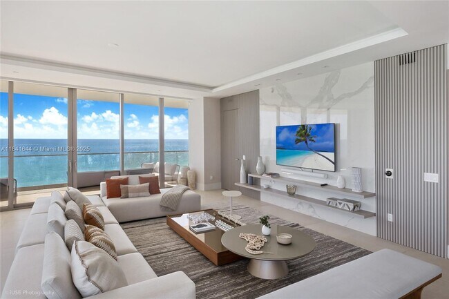 Foto del edificio - 18975 Collins Ave