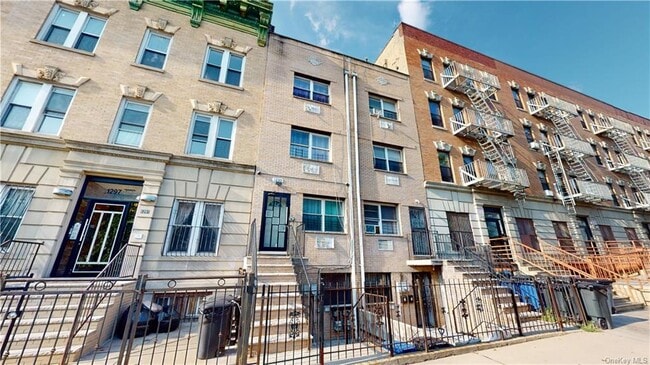 Building Photo - 1299 Saint Johns Pl