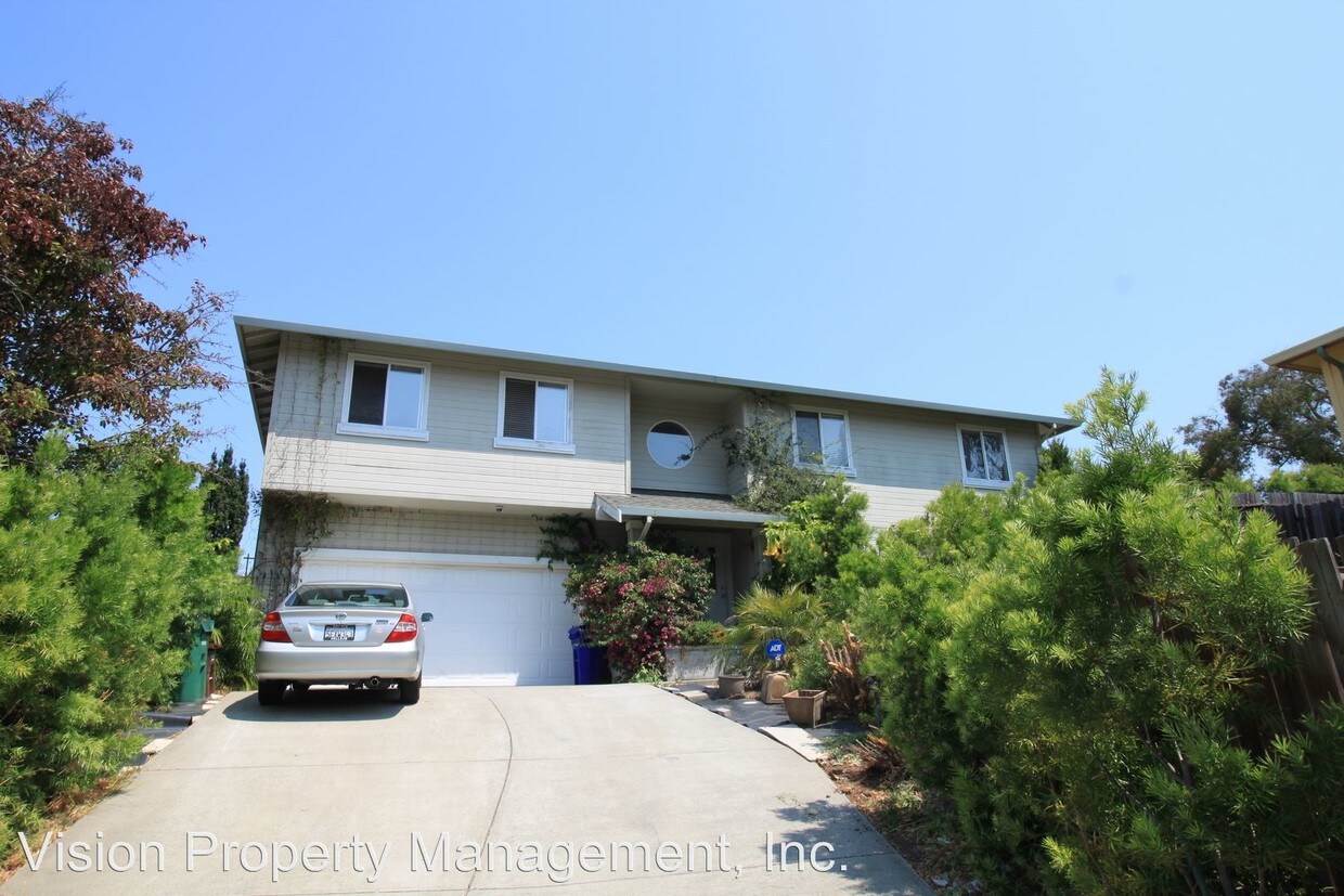 Primary Photo - 1082 Hazel Dr