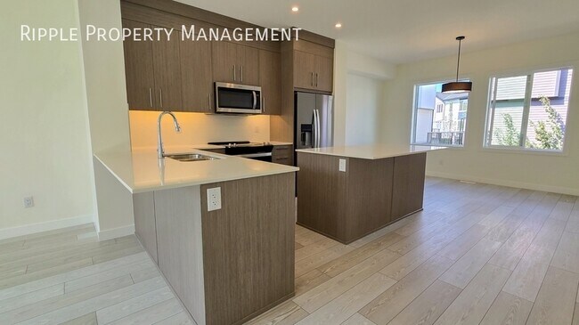 Photo du bâtiment - Modern 3 Beds, 2.5 Baths TownHouse | No Pe...