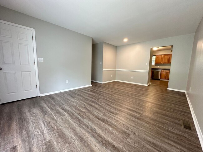 Building Photo - 6530 Pine Cone Dr