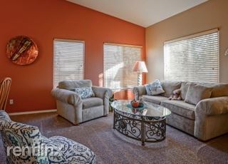 Building Photo - 3 br, 2 bath House - 7015 Santa Elena St NE