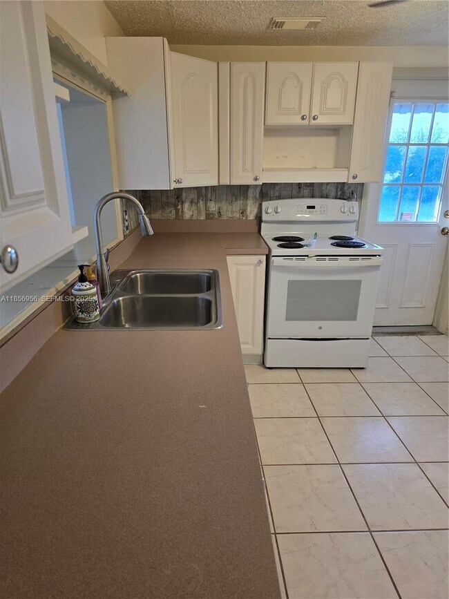 Foto del edificio - 4321 Kirby Loop Rd