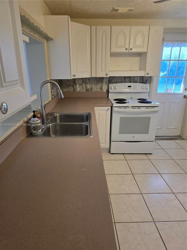 Building Photo - 4321 Kirby Loop Rd