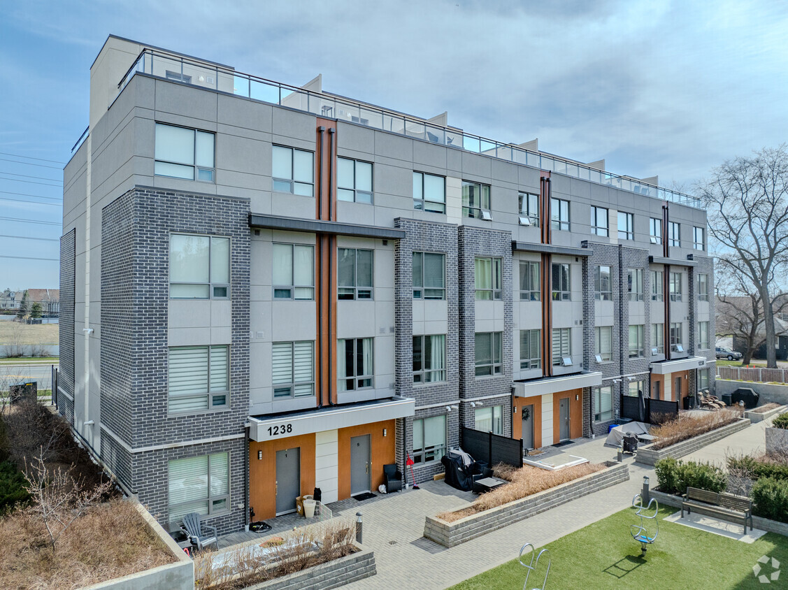 Primary Photo - Dellwood Park Condos