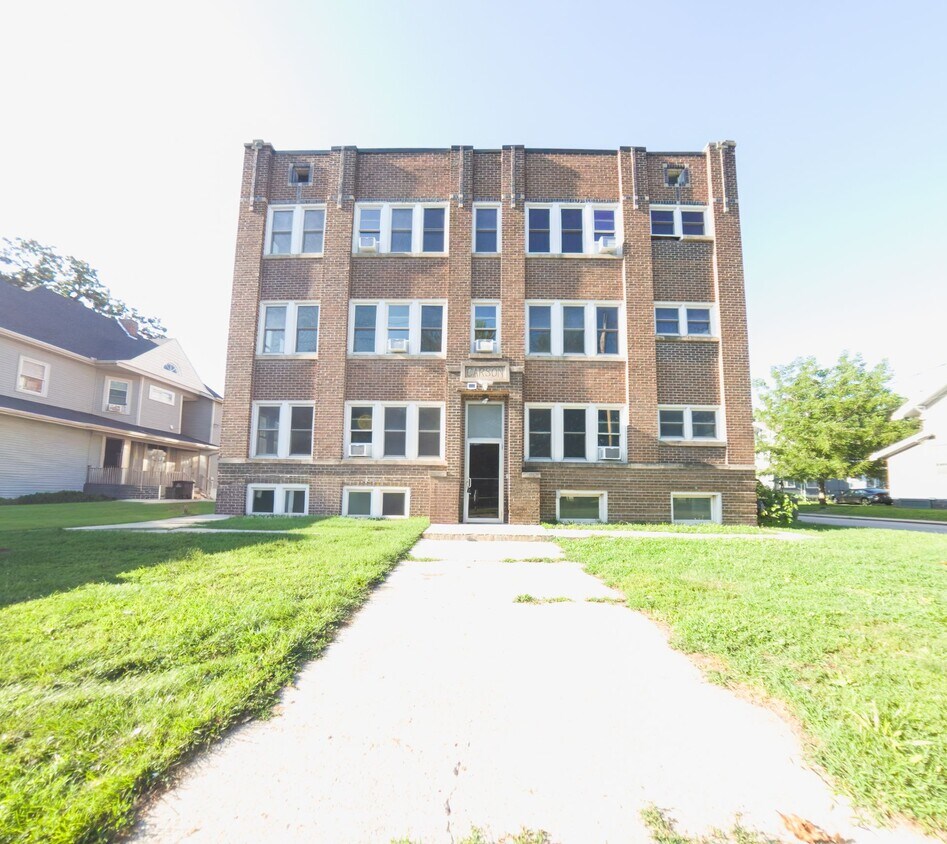 Foto principal - Charming 2 Bedroom 1 Bath Apartment