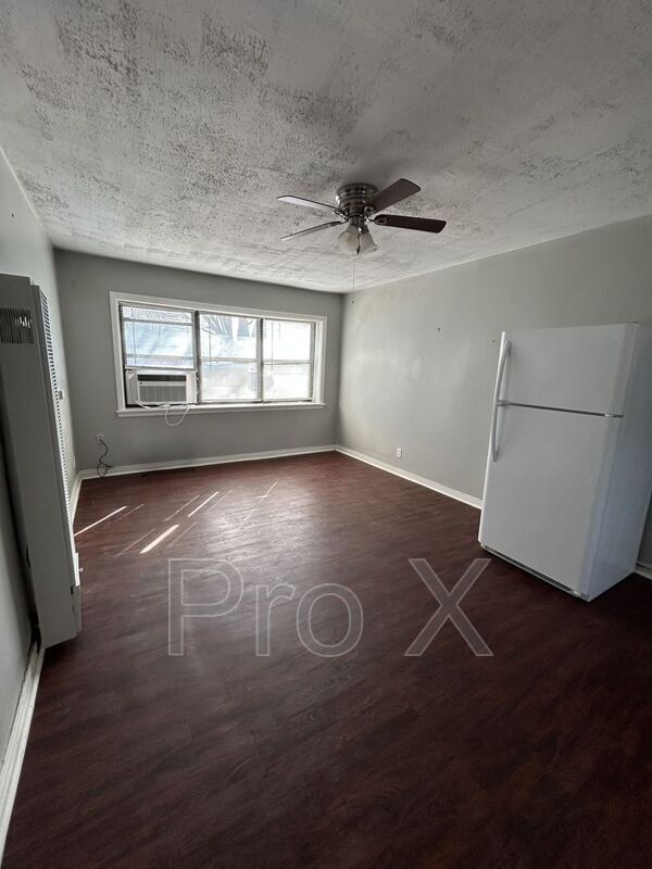 Foto del edificio - 126 E 13th St