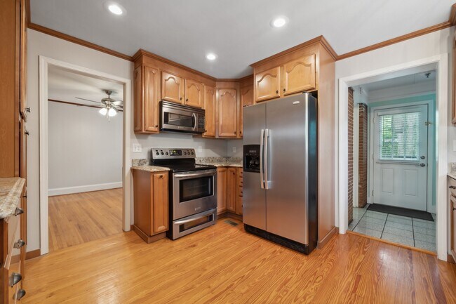 Foto del edificio - 1818 Woodland Dr