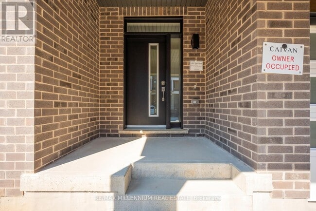 Building Photo - 36 Thornbird cres