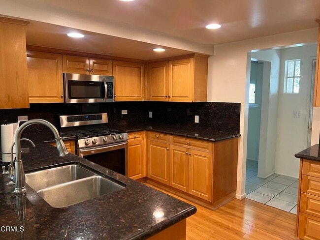 Building Photo - 5414 Palm Dr