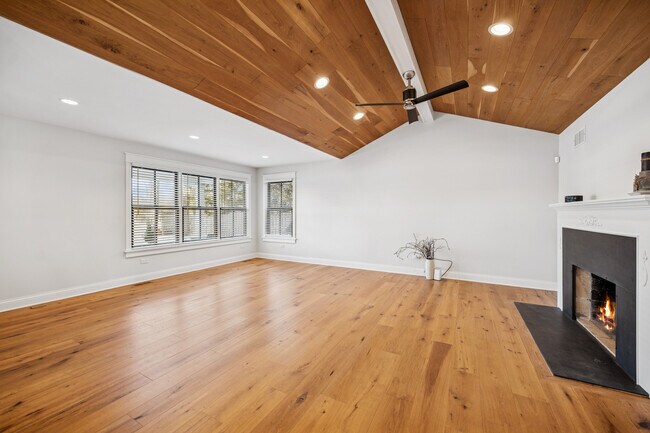 Foto del edificio - 525 W Deerpath Rd