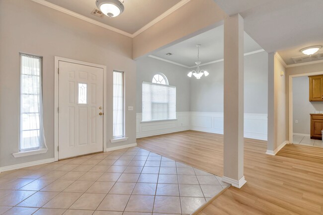 Building Photo - 827 Nicholson Ave