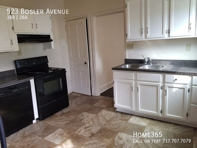 Building Photo - Amazing 3 bed 2 full bath duplex with deck...