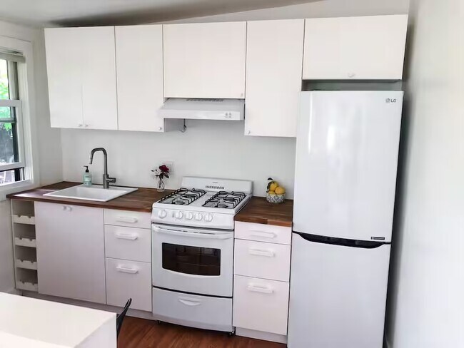 Foto del edificio - 3410 Casitas Ave