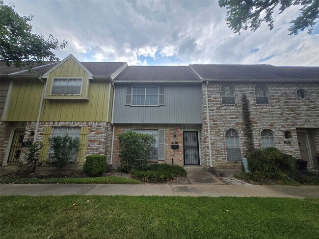 Building Photo - 8101 Amelia Rd