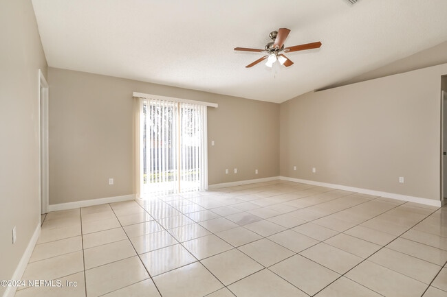 Building Photo - 1597 Twin Oak Dr W