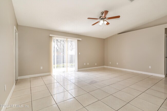 Foto del edificio - 1597 Twin Oak Dr W