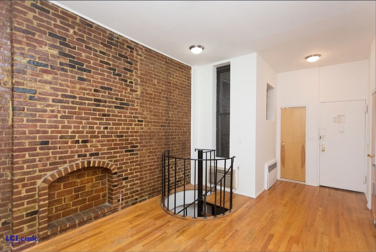 Primary Photo - 206 E 25th St