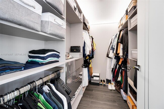 Foto del edificio - 2900 NE 7th Ave