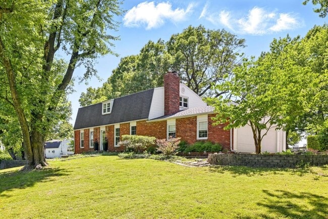 Building Photo - 1306 Marion Dr