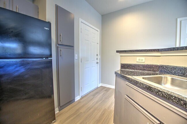 Foto del edificio - 2320 Gracy Farms Ln
