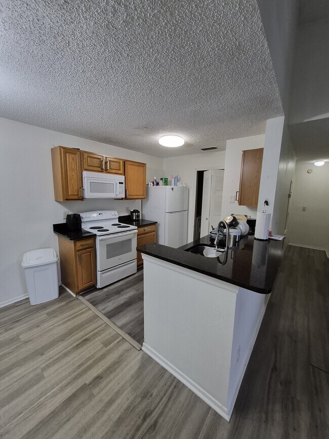 Foto del edificio - 2031 Cascades Blvd