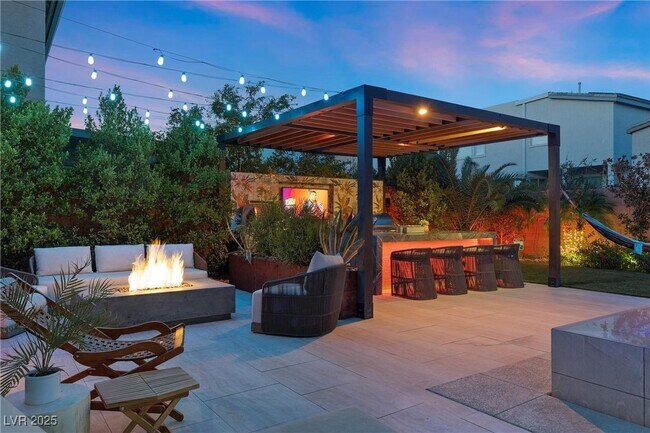 Foto del edificio - 8620 Grove Mill Ct