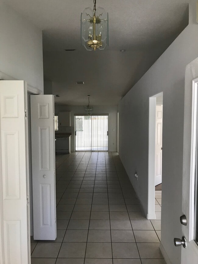 Building Photo - 9 Rainbow Ln