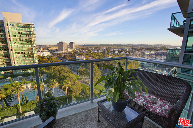 Foto del edificio - 13700 Marina Pointe Dr