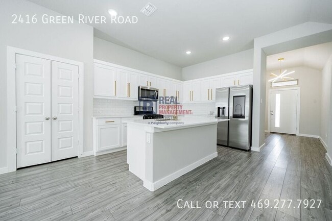 Foto del edificio - 2416 Green River Rd