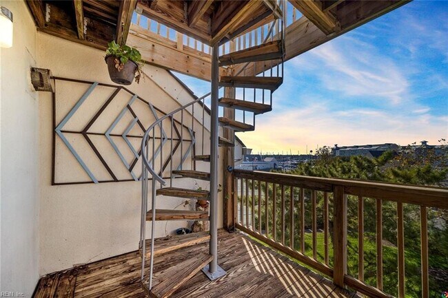Foto del edificio - 9535 Bay Front Dr