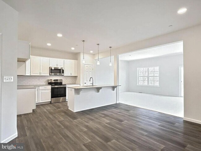 Building Photo - 7884 Briarwood Dr