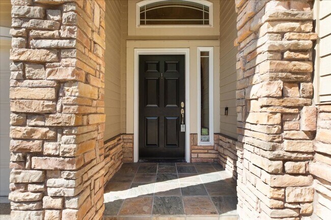 Foto del edificio - Spacious and Inviting in Forest Heights wi...