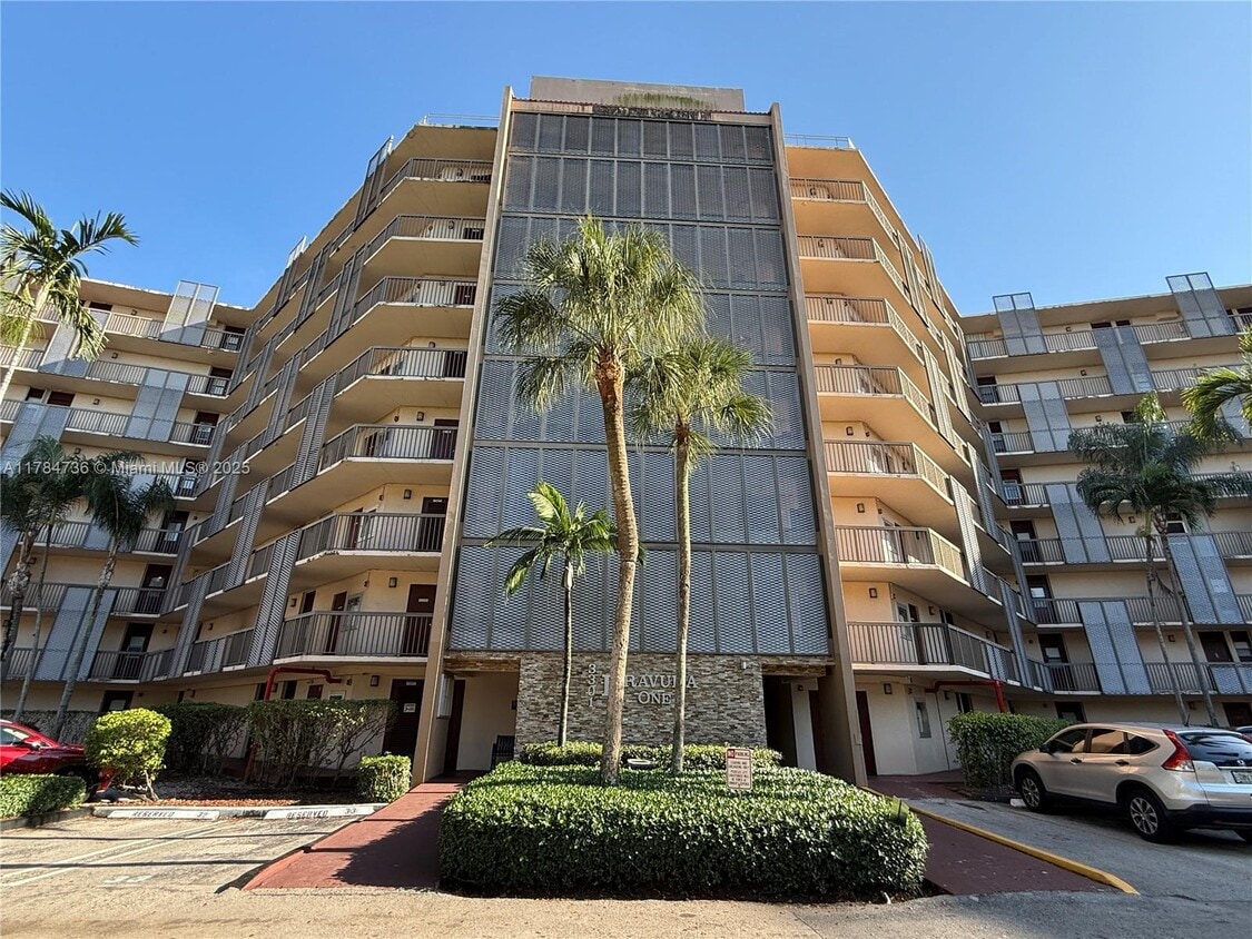 Foto principal - 3301 N Country Club Dr