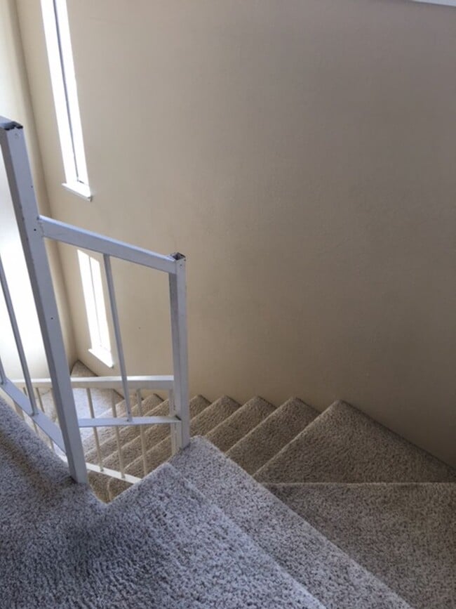 Building Photo - 3 Bedroom Townhouse in Yuba City- AVAILABLE NOW!!