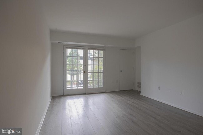 Building Photo - 5937 Quantrell Ave