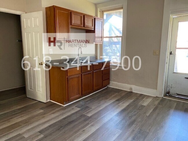 Foto del edificio - 2141-2143 Edison Ave.