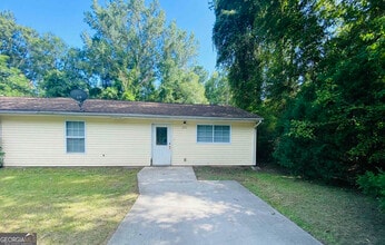 Building Photo - 240 W Dawson Ave