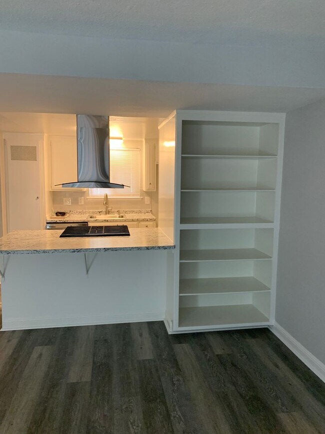 Foto del edificio - 2 bedroom 1.5 bath condo !