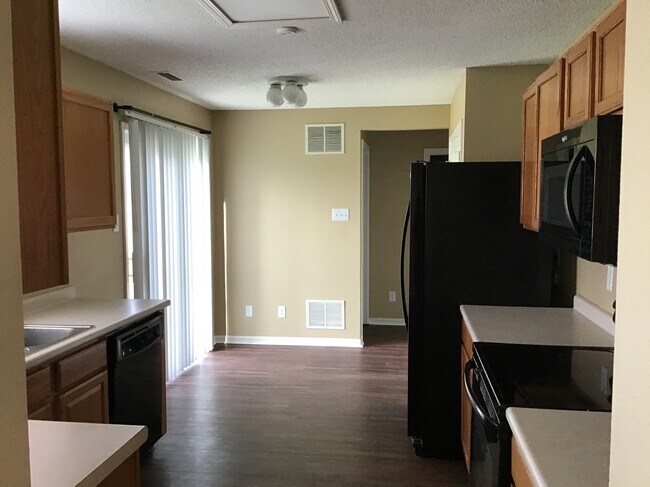 Foto del edificio - 2012 Fullwood Dr