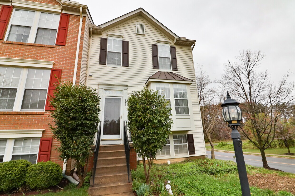 7408 Gadsby Square, Alexandria, VA 22315 Townhome Rentals in
