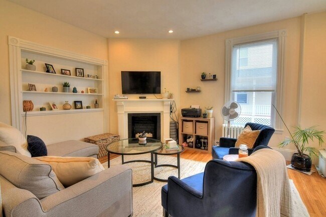Building Photo - 14 Beltran St