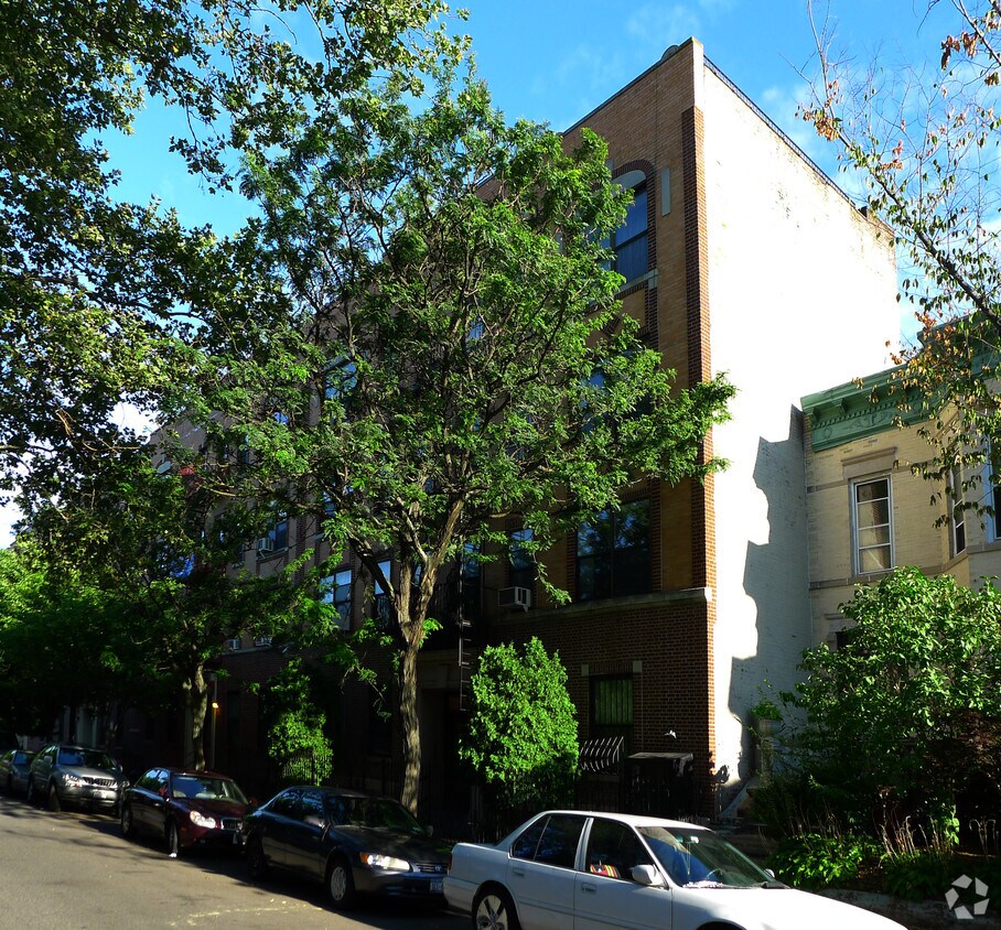 Primary Photo - 137 Sterling St